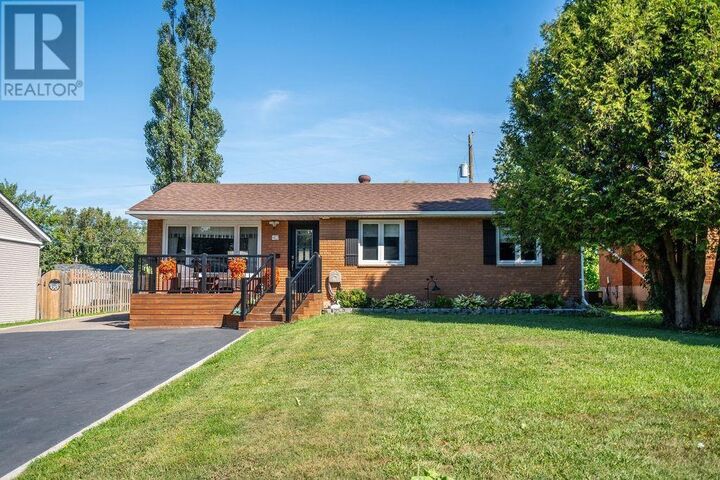 Property Photo:  42 Niagara Dr  ON P6B 4L7 