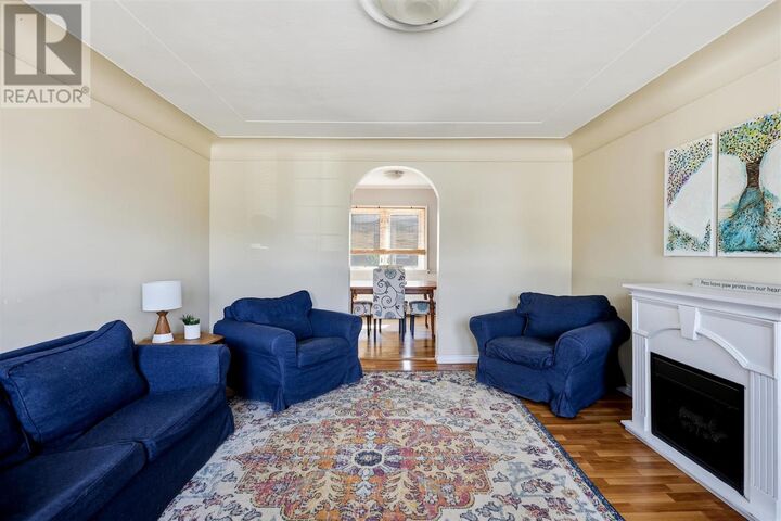 Property Photo:  33 Raymond St  ON P6C 2E5 