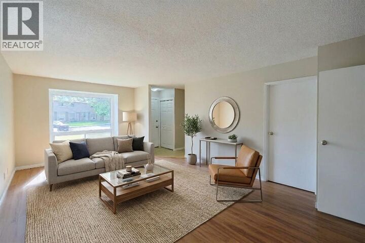 Property Photo:  253 Hampton Avenue 253  ON N7S 4Z2 