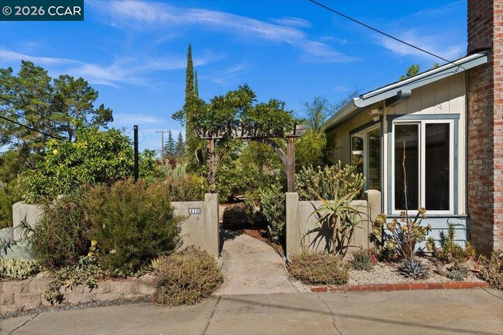 Property Photo:  418 Marshall Drive  CA 94598 