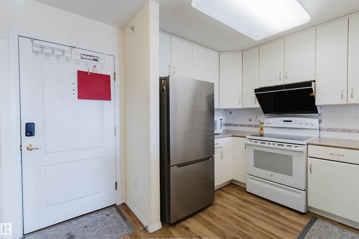 Property Photo:  8922 156 Street NW 405  AB T5R 5Z3 