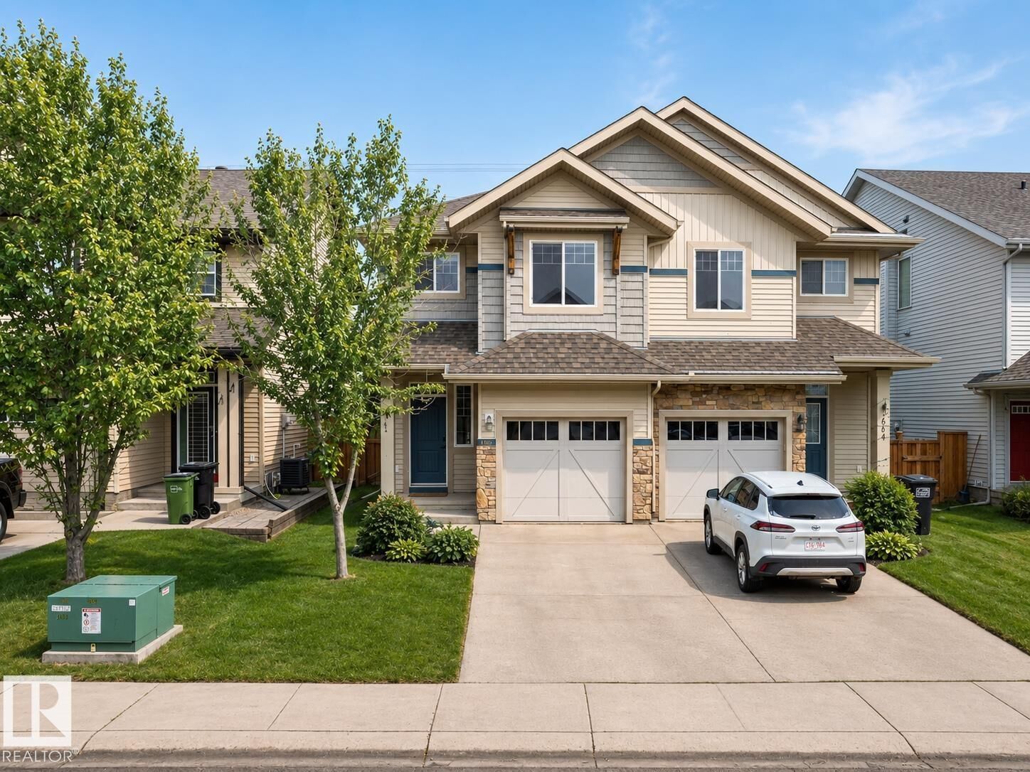Property Photo:  1668 Chapman Way SW  AB T6W 0Y5 