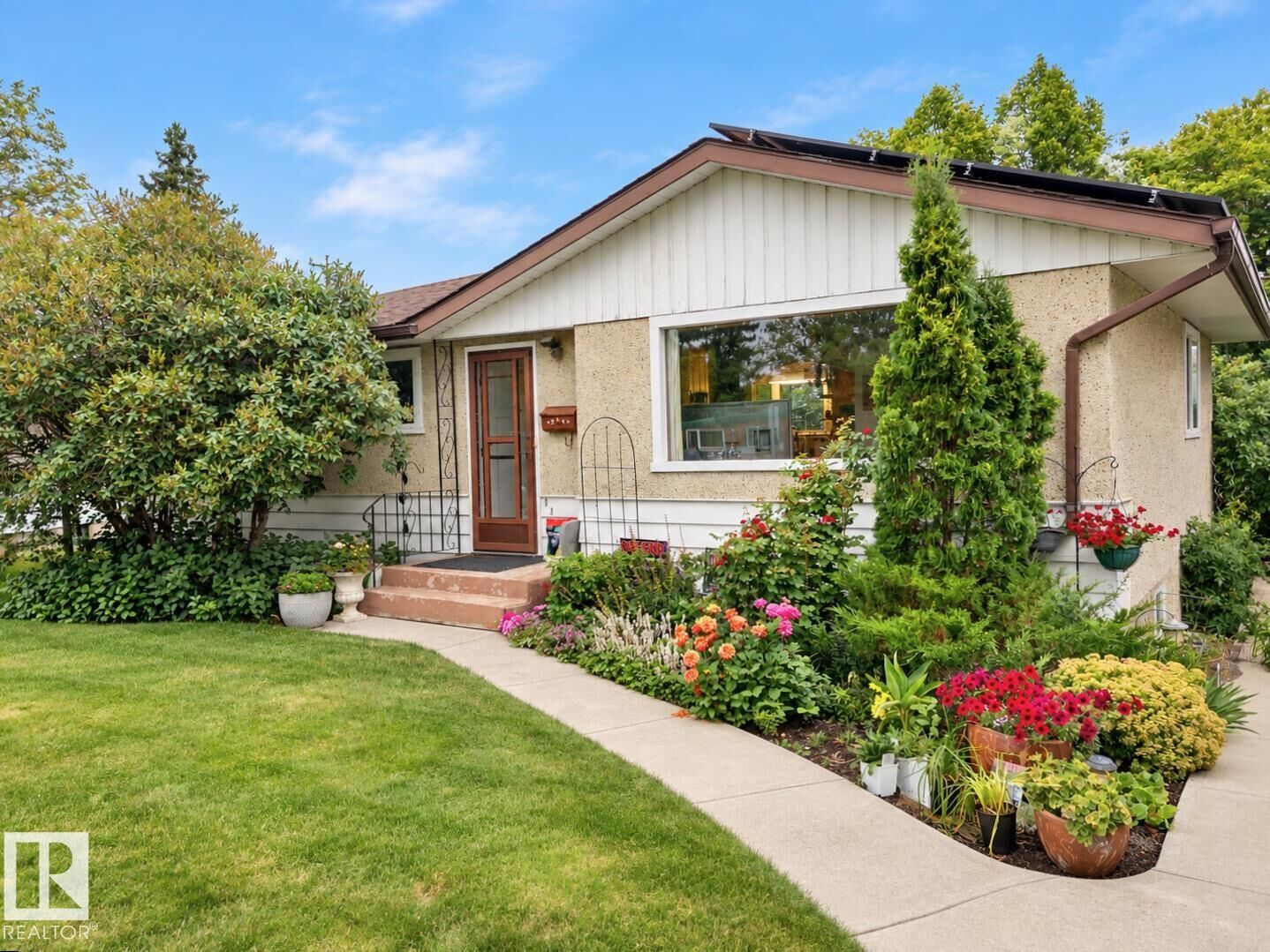 Property Photo:  8311 160 Street NW  AB T5R 2H2 
