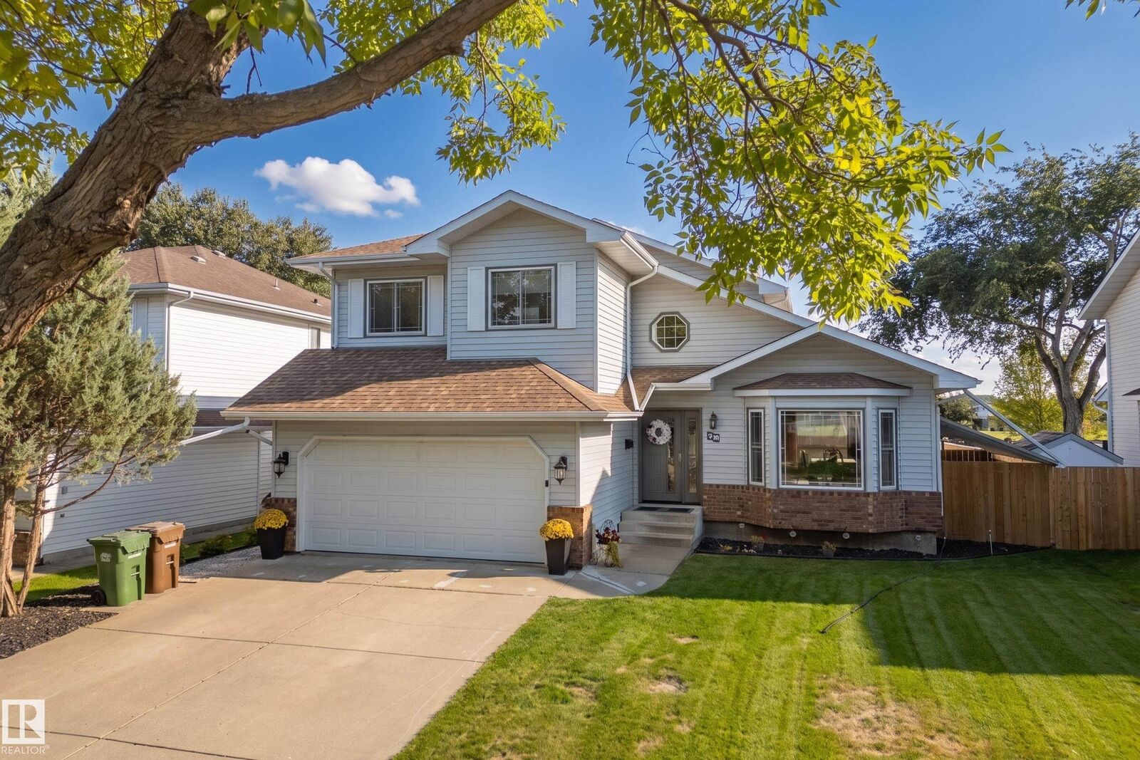 Property Photo:  38 Deane Crescent  AB T8N 4Z4 