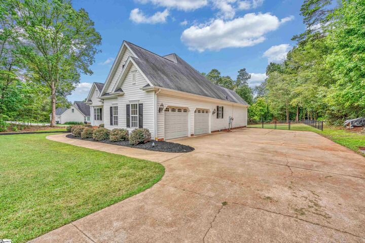Property Photo: 107 Galewood Drive SC 29651