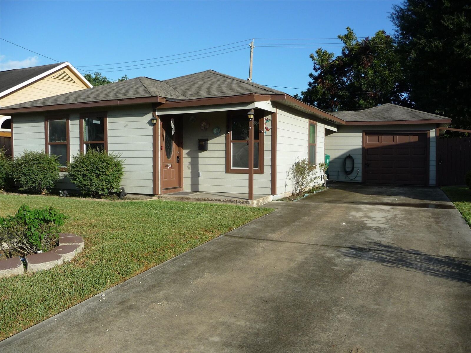 Property Photo:  2402 Raymond Street  TX 77506 