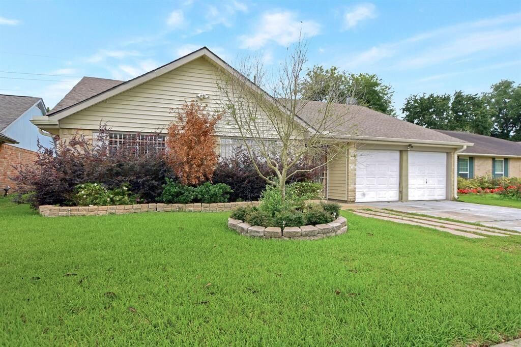 Property Photo: 15927 Wingdale Drive TX 77082