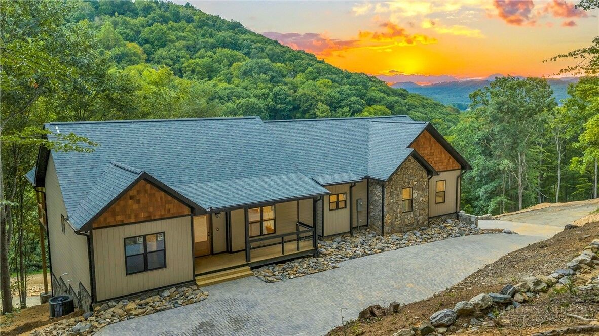 Property Photo: 182 Skyland Trail NC 28626
