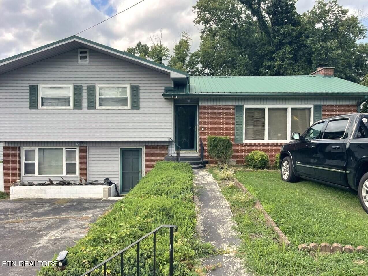 Property Photo:  1102 W Chester Ave  KY 40965 