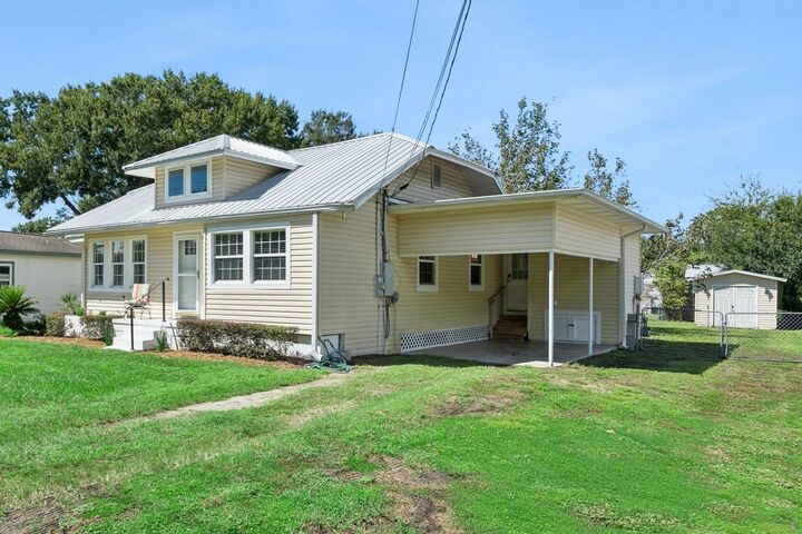 Property Photo: 325 W Newell Street FL 34787
