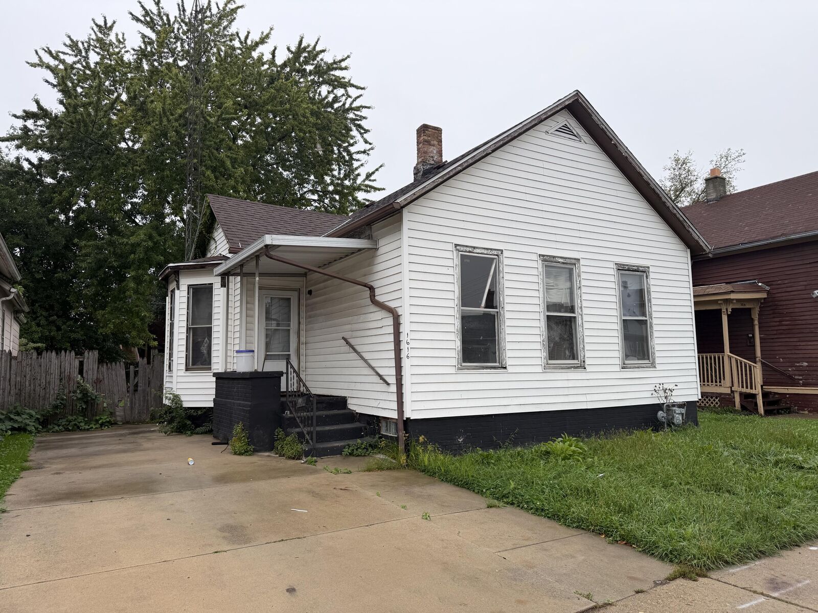 Property Photo: 1616 S Memorial Dr WI 53403