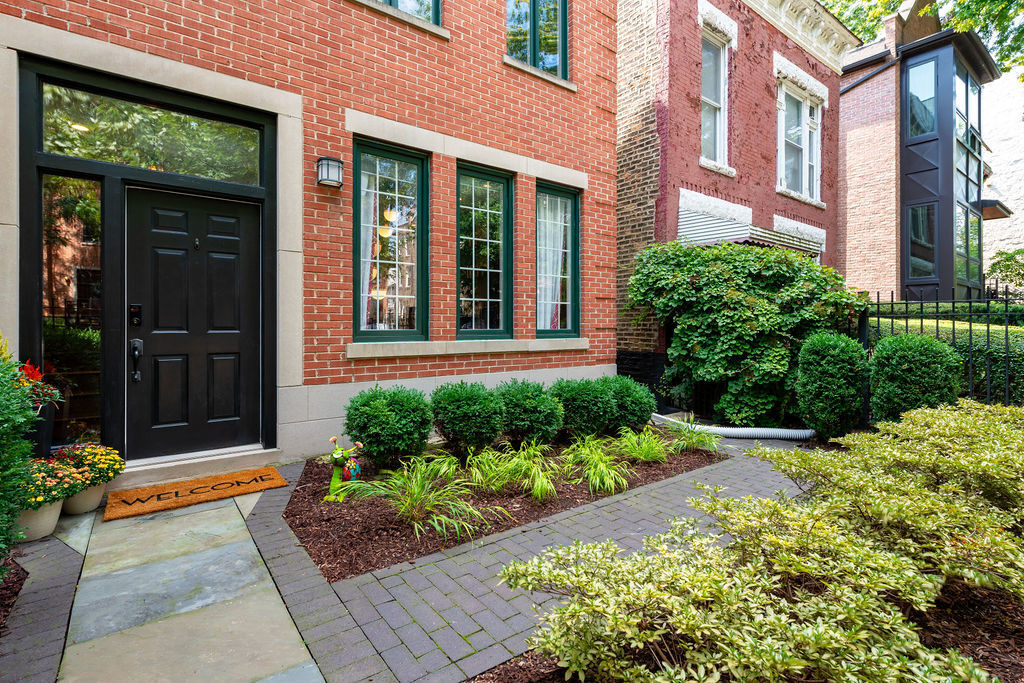 Property Photo:  2237 W Lyndale Street  IL 60647 