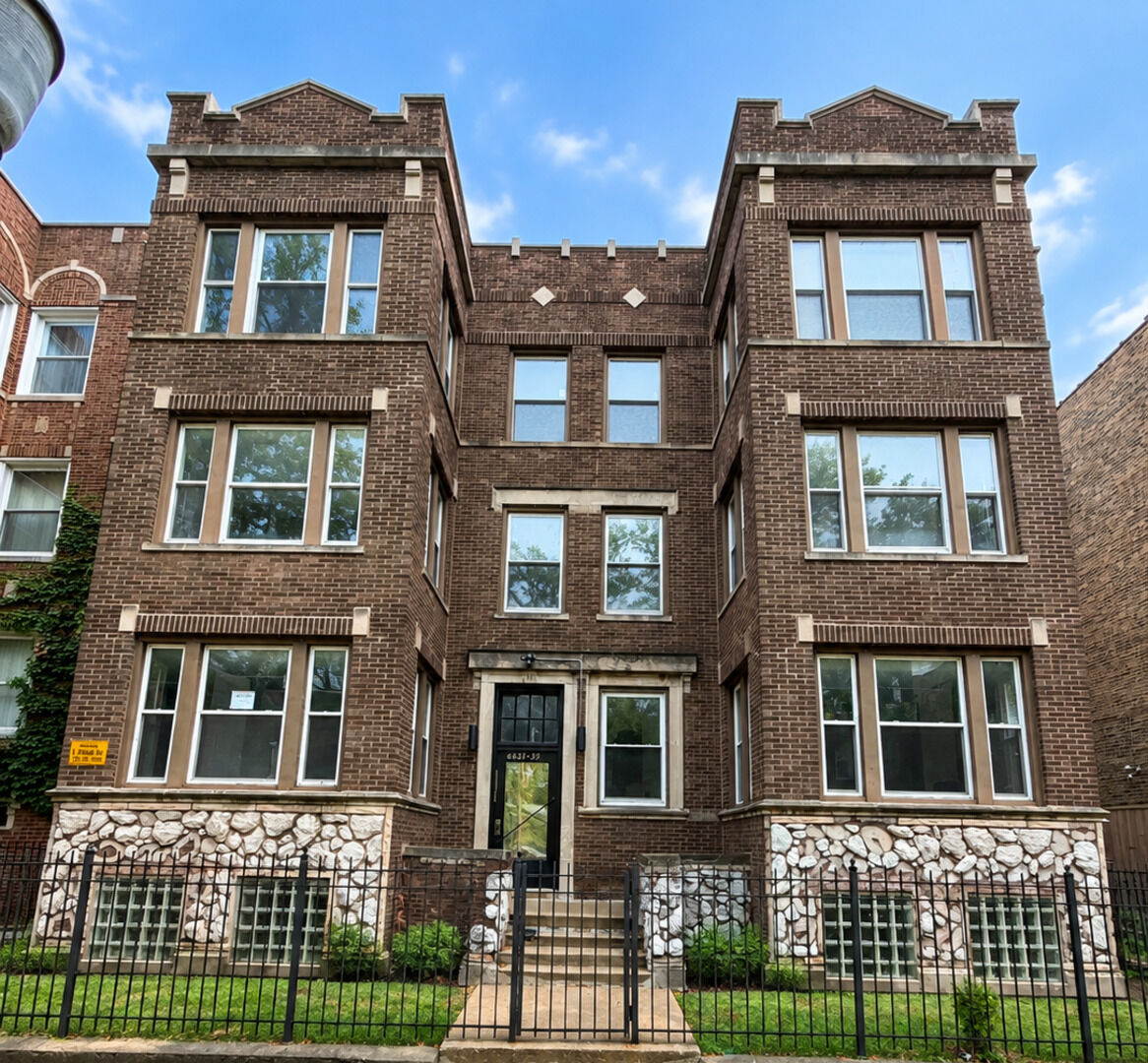 Property Photo:  6837 S East End Avenue 1S  IL 60649 
