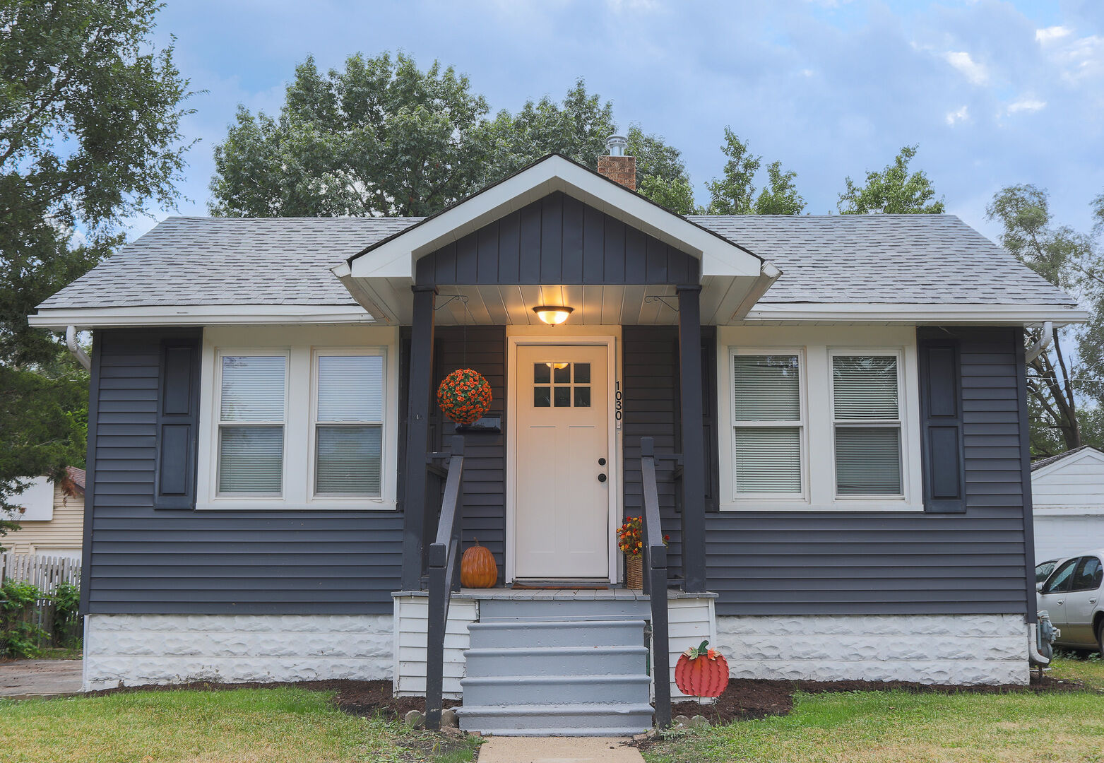 Property Photo:  1030 Charles Street  IL 60506 