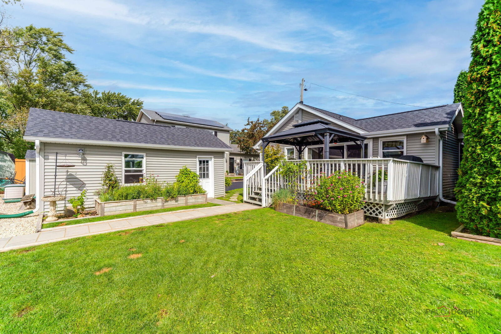 Property Photo: 903 Madison Avenue IL 60084