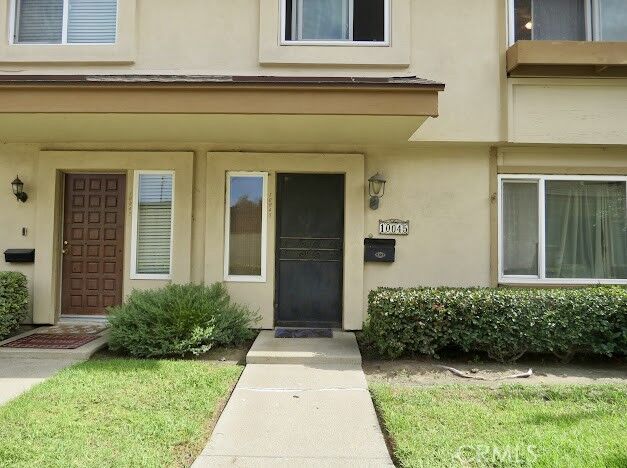 Property Photo:  10045 Karmont  CA 90280 