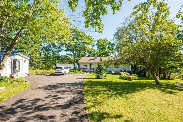 Property Photo:  45 Mill Pond Lane  ME 04858 