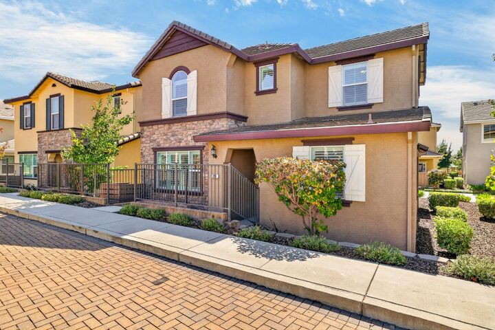 Property Photo:  204 Rochdale Street  CA 95661 