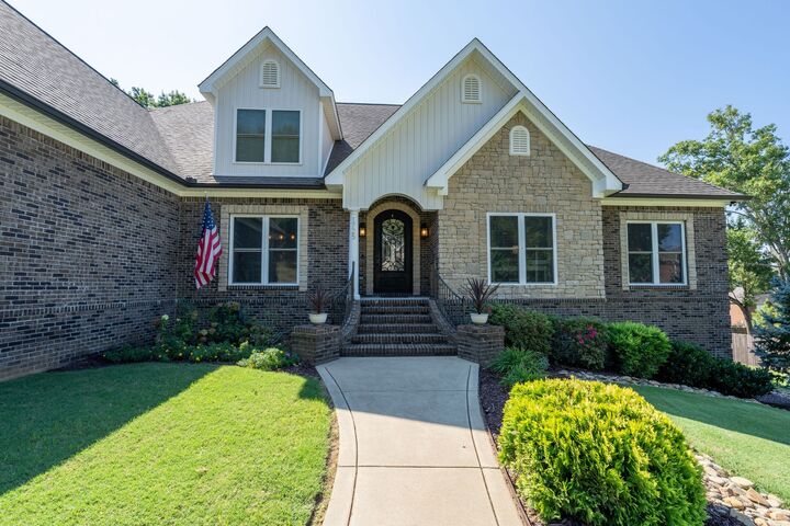 Property Photo: 1725 Mayflower Dr TN 38401