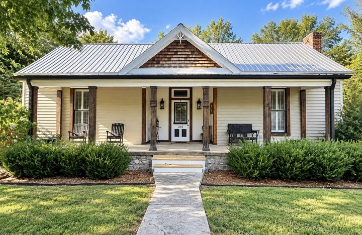 Property Photo: 218 W Main St TN 37095