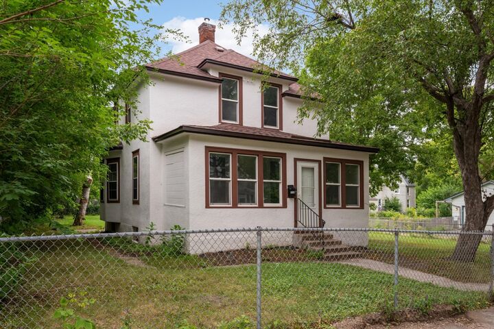 Property Photo:  1118 24th Avenue N  MN 55411 