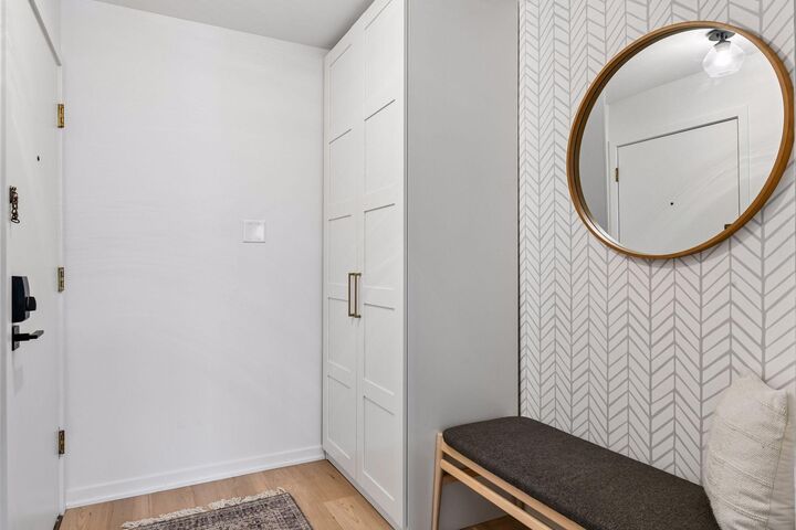 Property Photo:  215 Barry Avenue S 202  MN 55391 