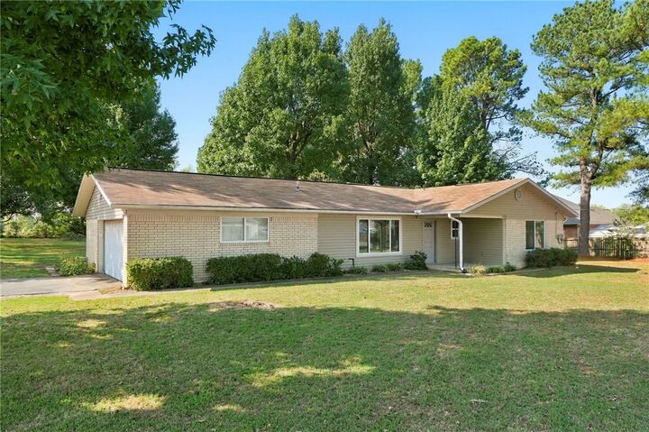 Property Photo:  179 Morris Avenue  AR 72764 