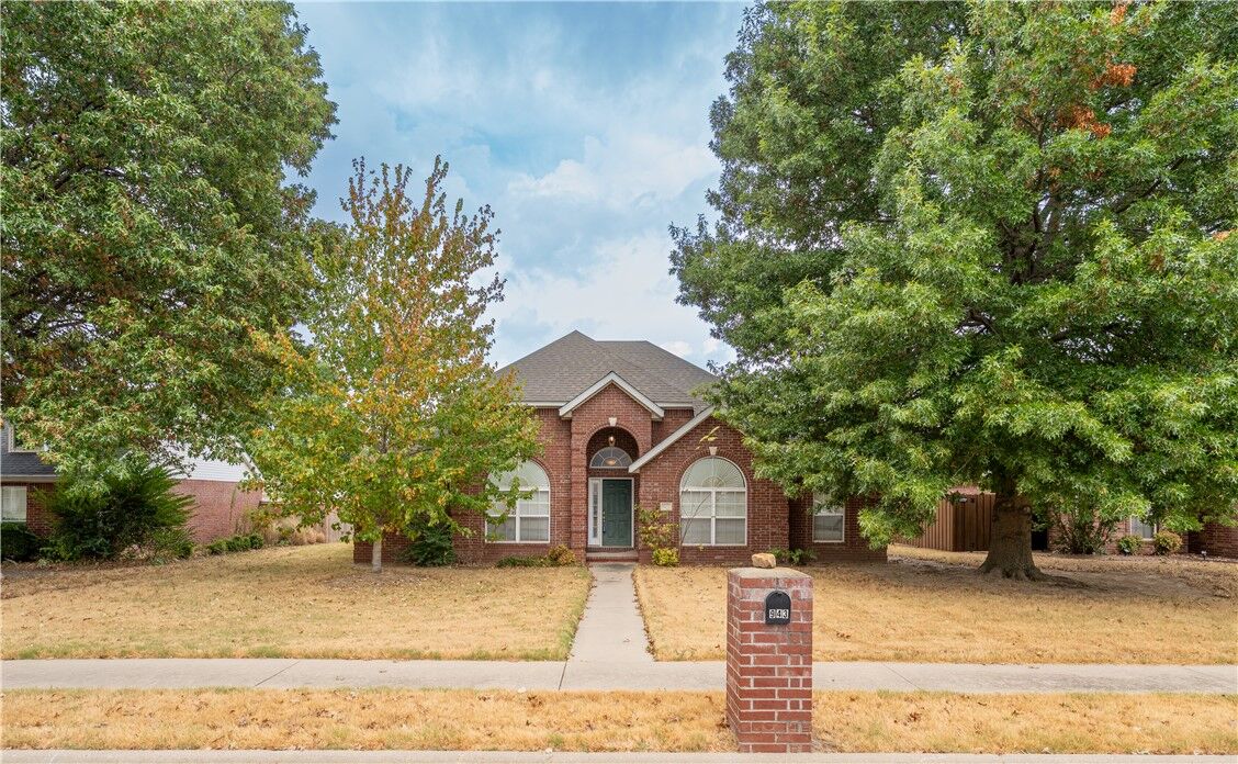 Property Photo:  943 N Meadowlands Drive  AR 72704 