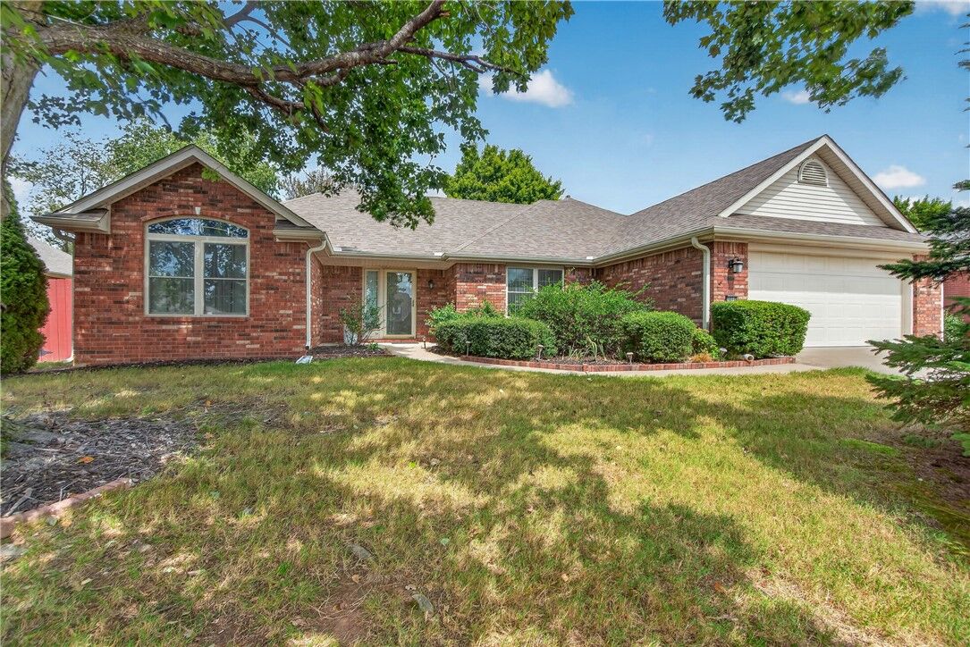 Property Photo:  2806 Amberwood Street  AR 72762 
