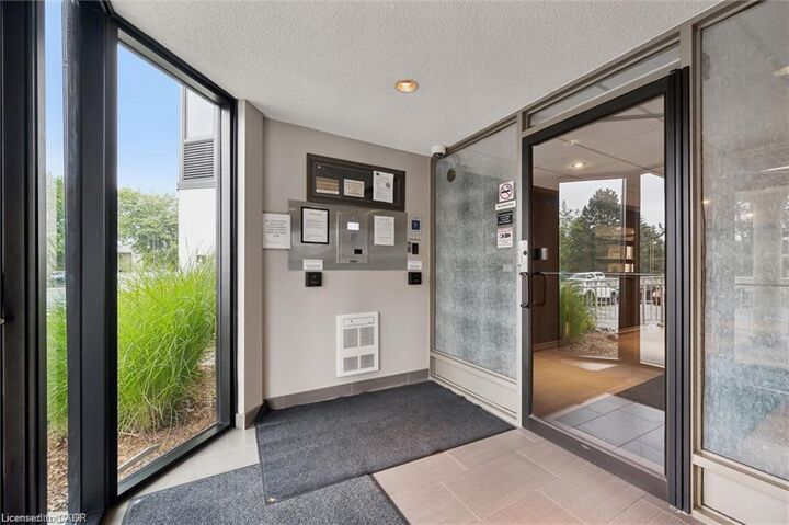 Property Photo: 35 Green Valley Drive 1603 ON N2P 2A5