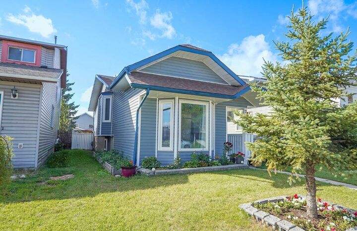 Property Photo:  72 Martindale Close NE  AB T3J 2V1 