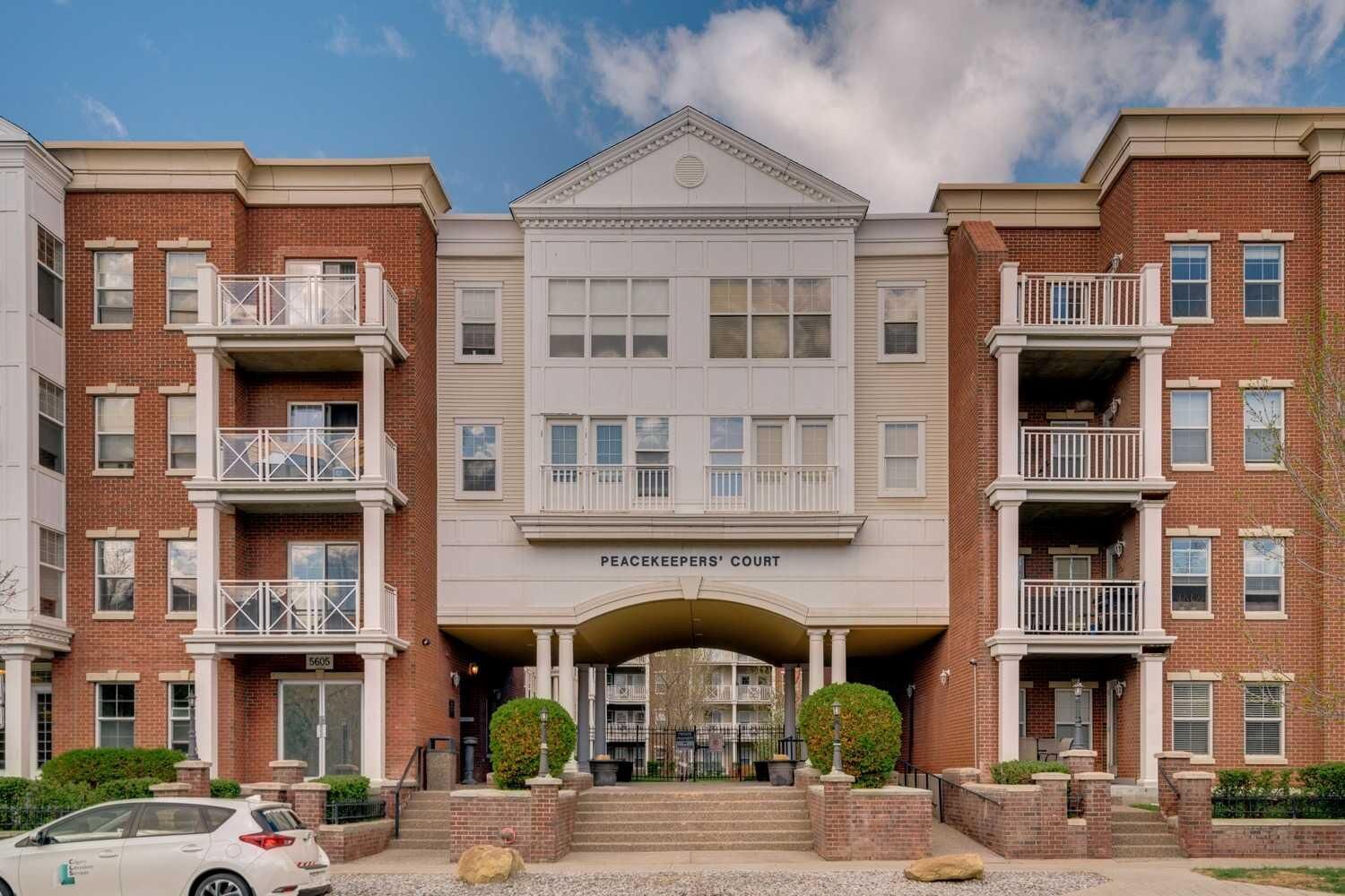 Property Photo:  5605 Henwood Street SW 2206  AB T3E 7R2 