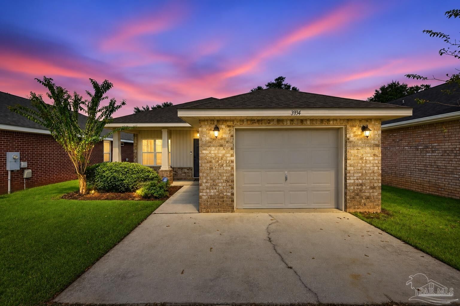 Property Photo: 3934 Willow Glen Dr FL 32571