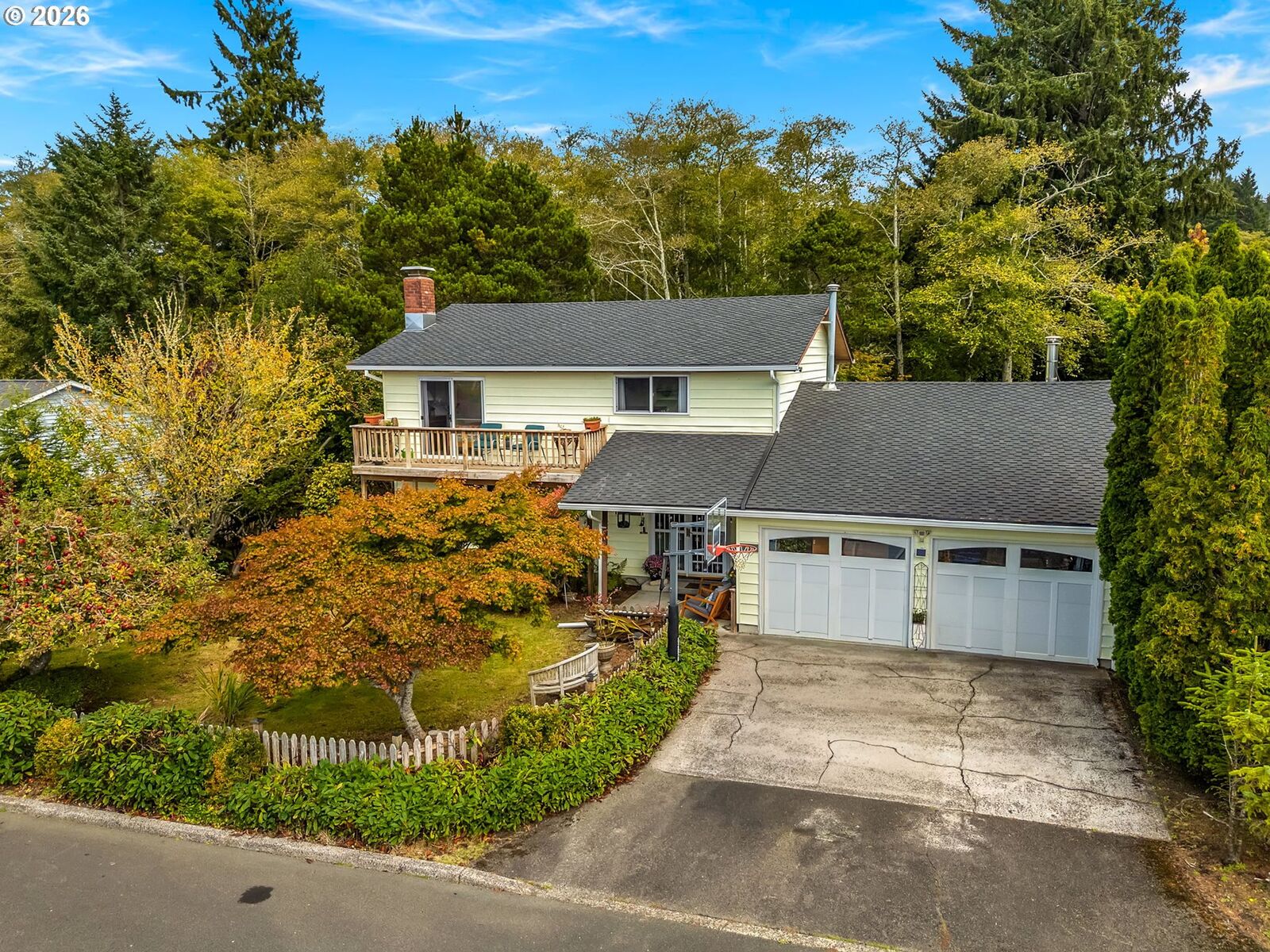 Property Photo: 77 Hilltop Dr OR 97138