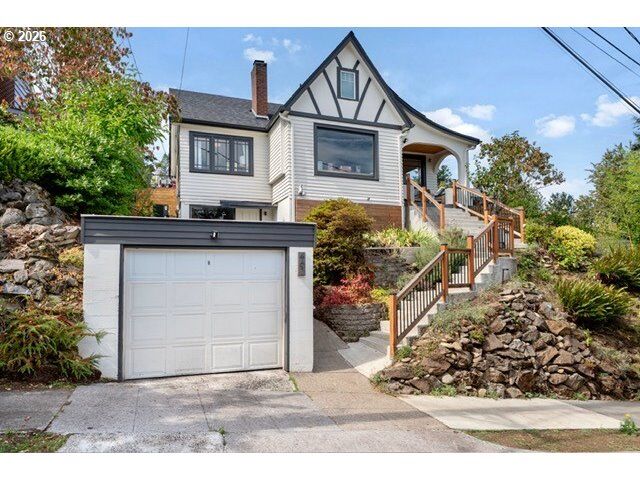 Property Photo:  461 SE 72nd Ave  OR 97215 