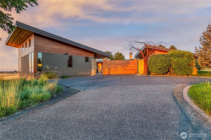 Property Photo:  2339  Palisades Lane  WA 99362 