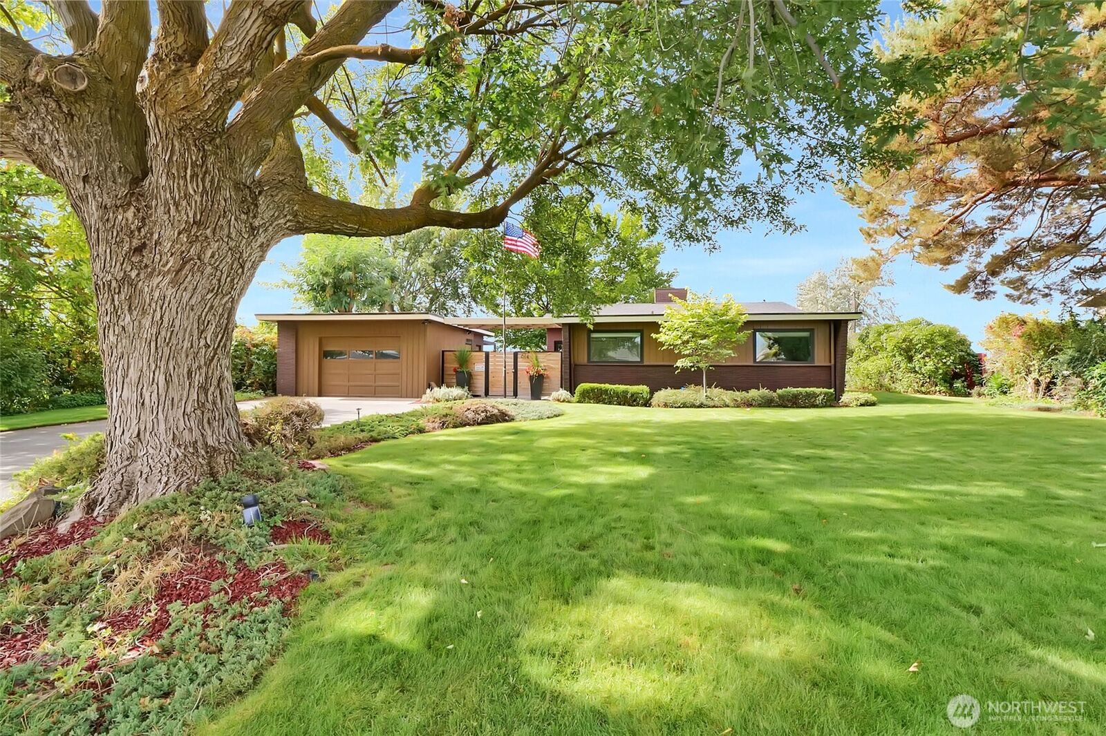 Property Photo: 614 N Crestview Drive WA 98837