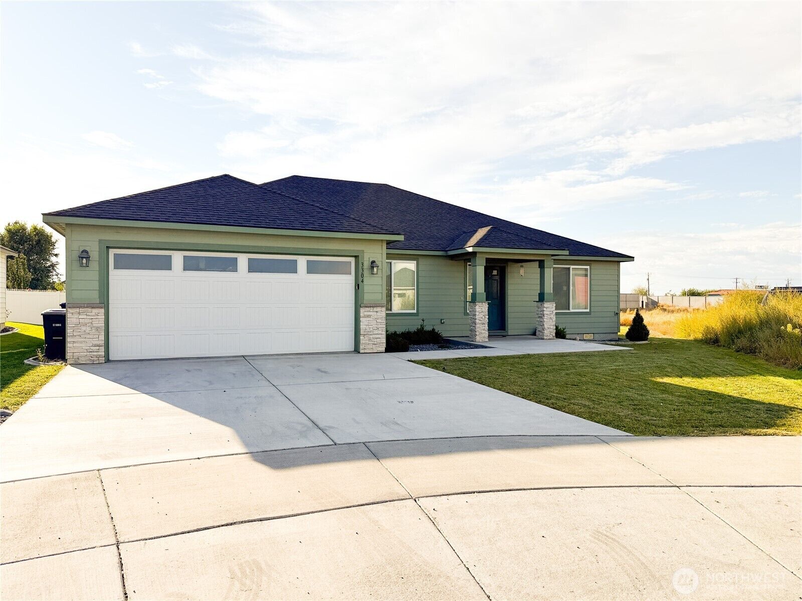 Property Photo:  3304 W Crabapple Court  WA 98837 