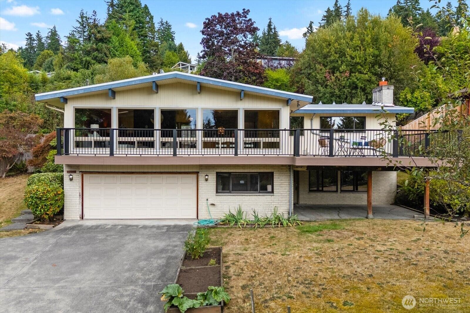 Property Photo: 17207 76th Avenue W WA 98026