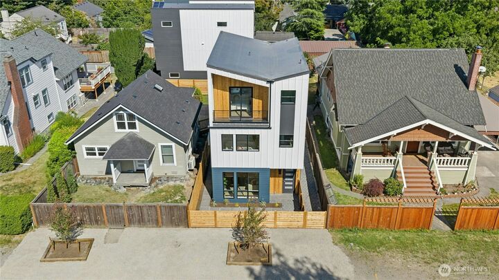 Property Photo:  9240  Dayton Avenue N  WA 98103 