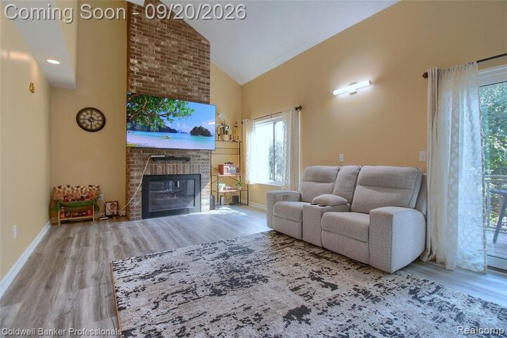 Property Photo:  35468 Heritage Lane  MI 48335 