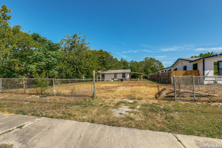 Property Photo: 1437 W Harding Blvd TX 78221