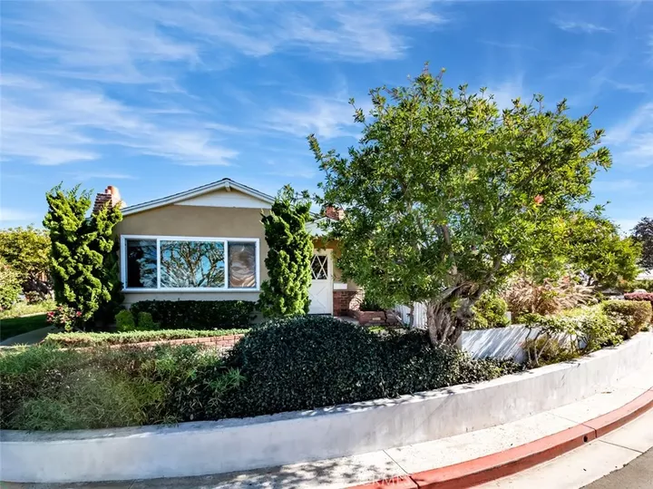 Property Photo:  44 S La Senda Drive  CA 92651 