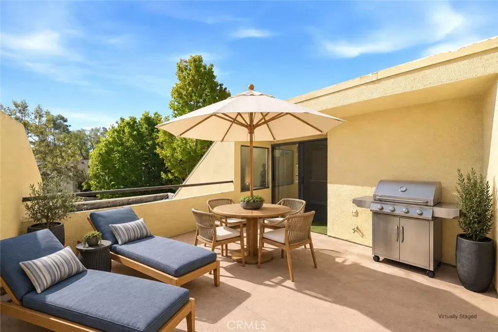 Property Photo:  25712 Le Parc 46  CA 92630 
