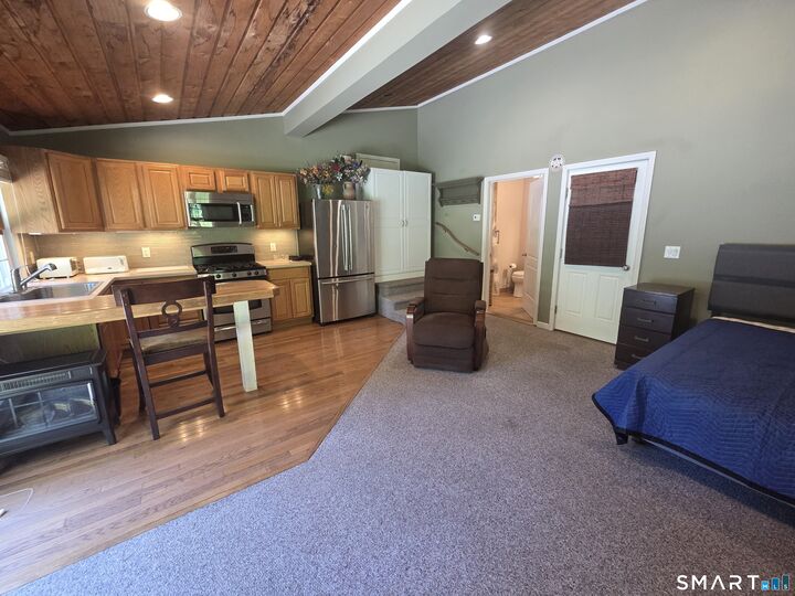 Property Photo:  