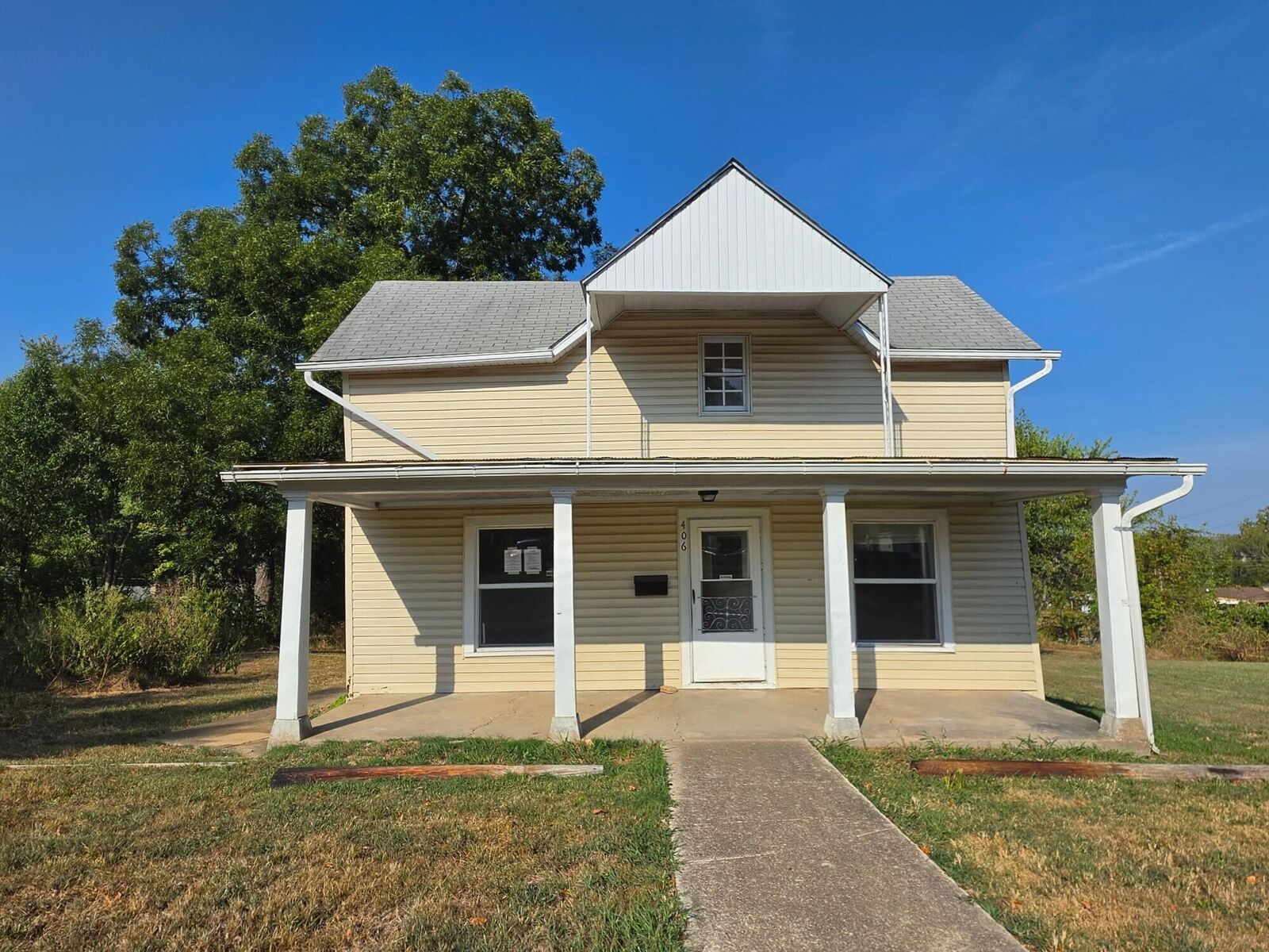 Property Photo: 406 N Garfield Street MO 65793