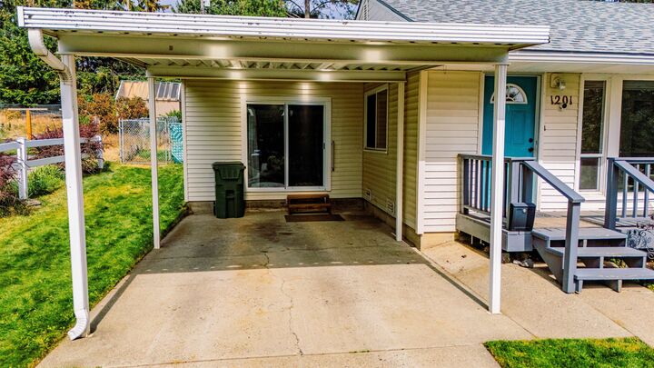Property Photo: 1201 E 36th Ave WA 99203