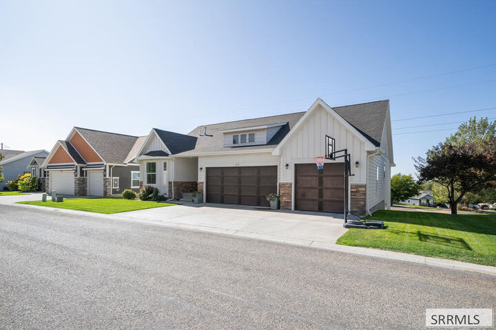 Property Photo:  3112 S Chartwell Gardens  ID 83406 