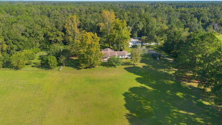Property Photo: 46 Glover Lane FL 32327