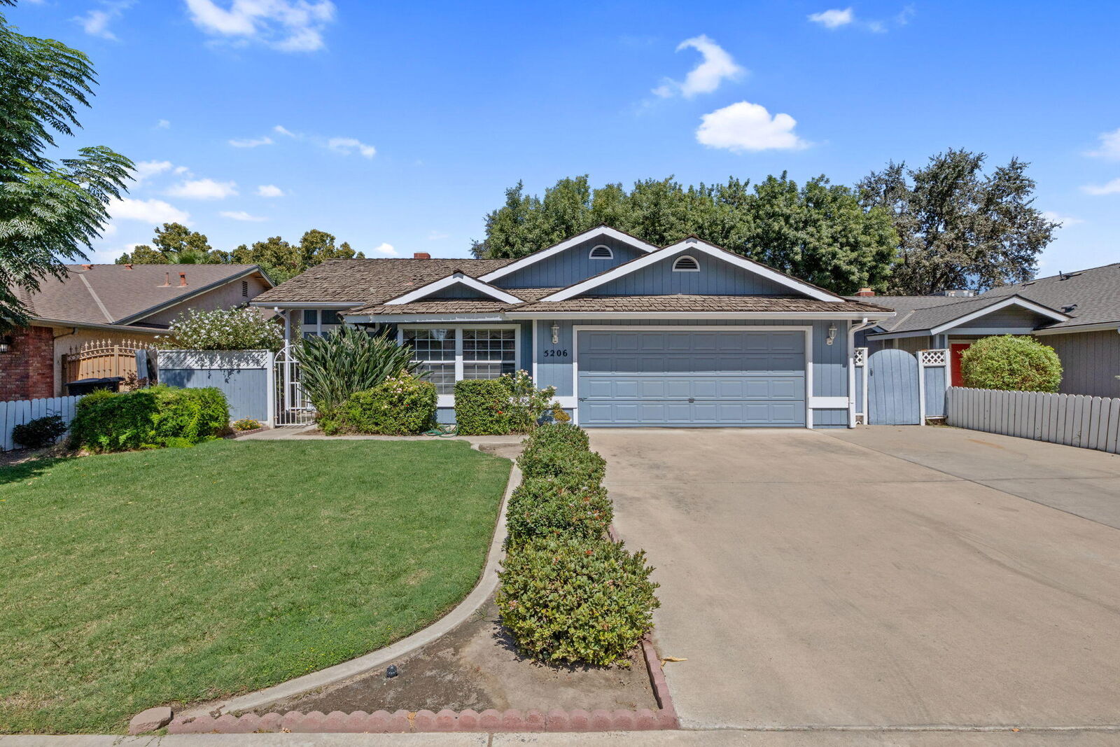 Property Photo:  5206 W Iris Court  CA 93277 